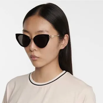 Классические солнцезащитные очки в стиле 
